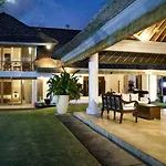 Villa Atas Ombak