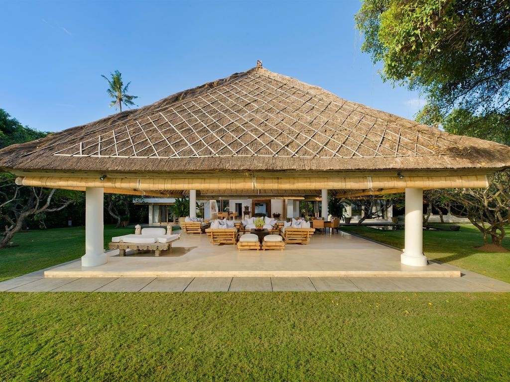 Villa Atas Ombak